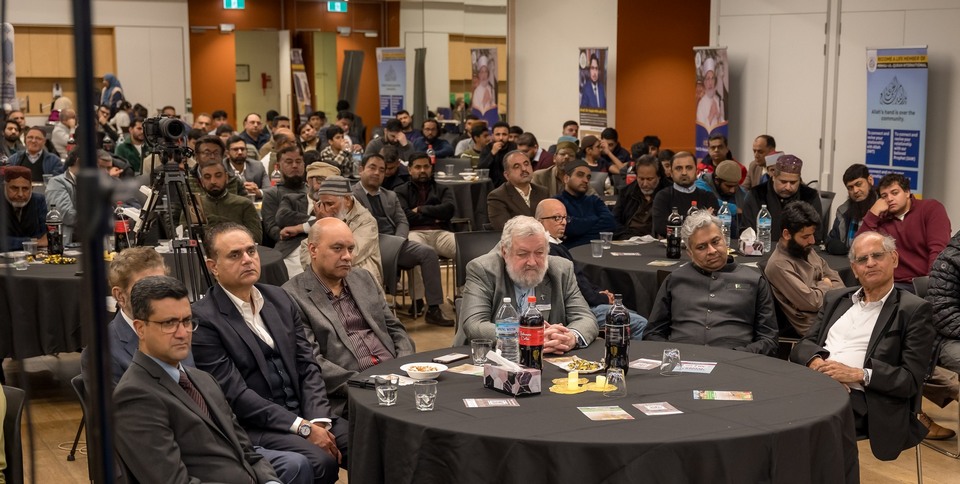 A group of people sitting at a round table

AI-generated content may be incorrect.