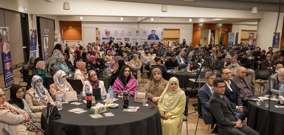 A group of people sitting at a round table

AI-generated content may be incorrect.