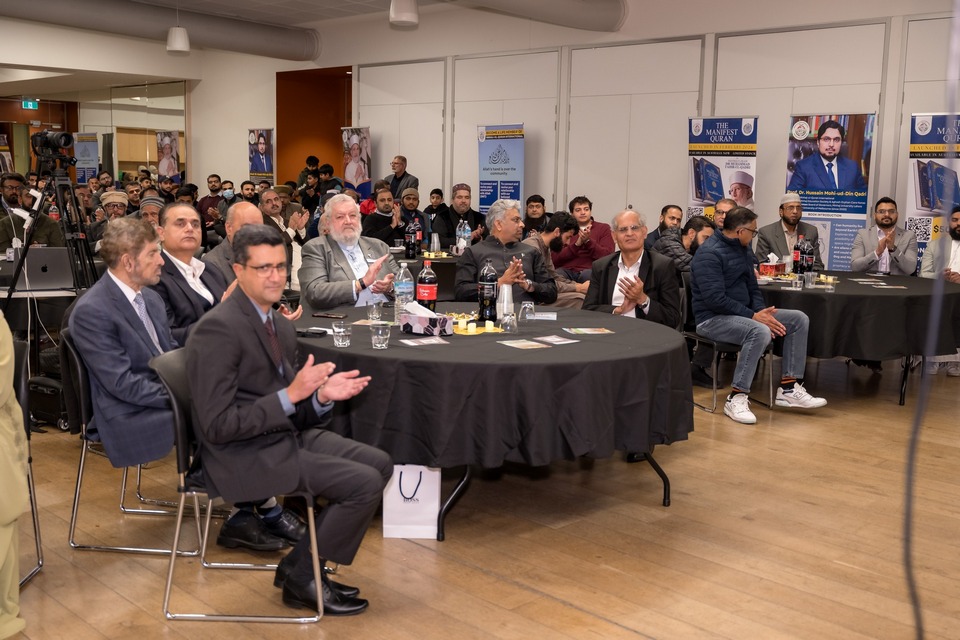 A group of people sitting at a table

AI-generated content may be incorrect.