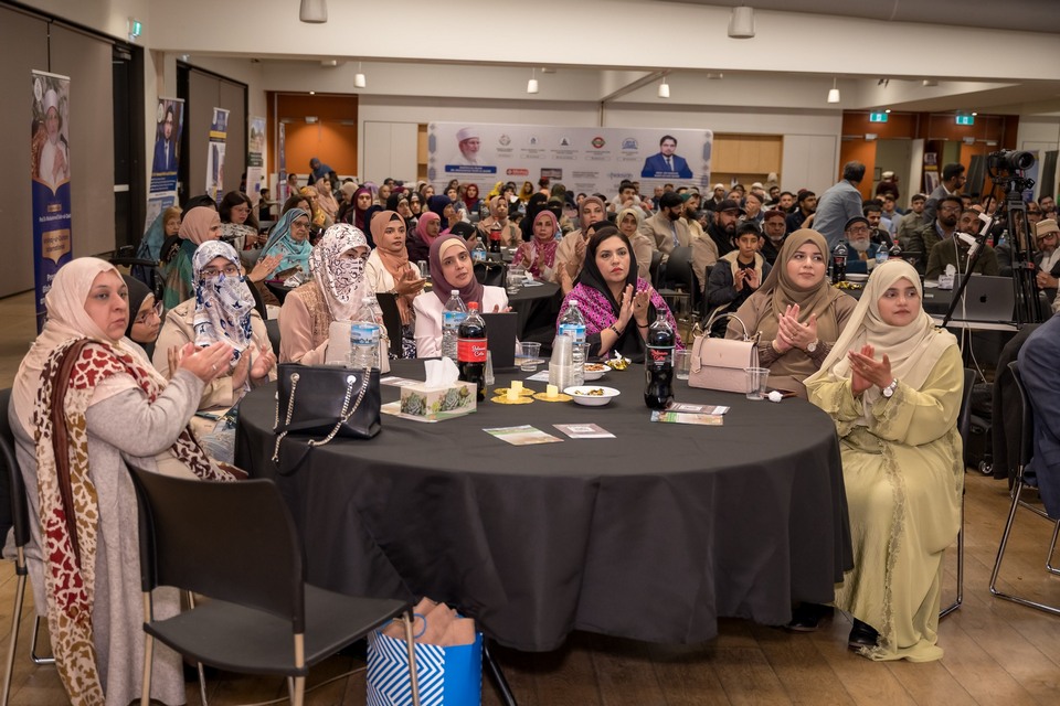 A group of people sitting at a table

AI-generated content may be incorrect.