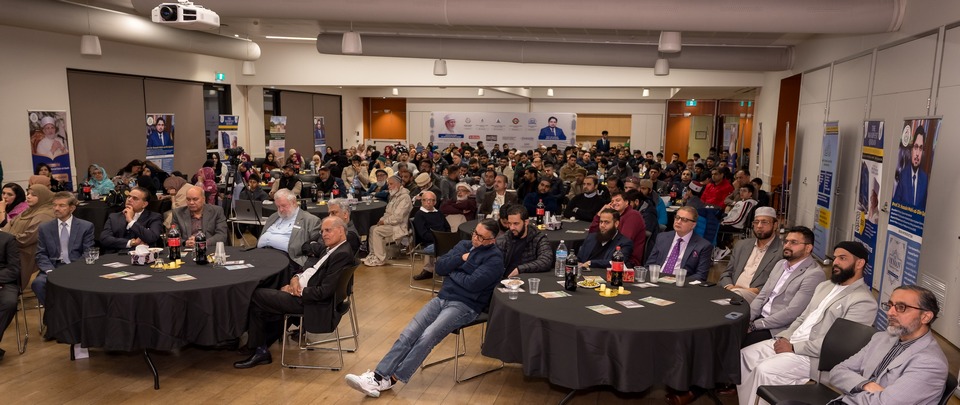 A group of people sitting in chairs in a room

AI-generated content may be incorrect.