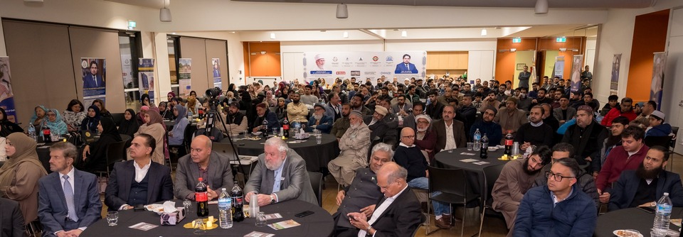 A group of people sitting at tables

AI-generated content may be incorrect.