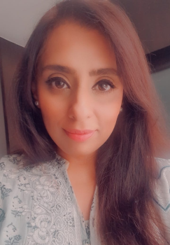 A person taking a selfie

AI-generated content may be incorrect.