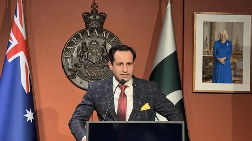 A person standing at a podium

AI-generated content may be incorrect.