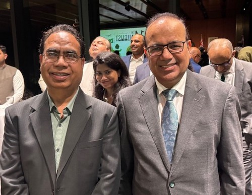 A group of men in suits

AI-generated content may be incorrect.