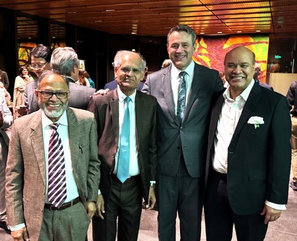 A group of men in suits

AI-generated content may be incorrect.