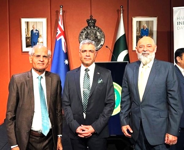 A group of men in suits

AI-generated content may be incorrect.