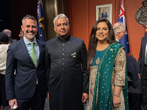 A group of people standing together

AI-generated content may be incorrect.