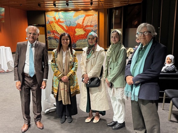 A group of people standing in a room

AI-generated content may be incorrect.