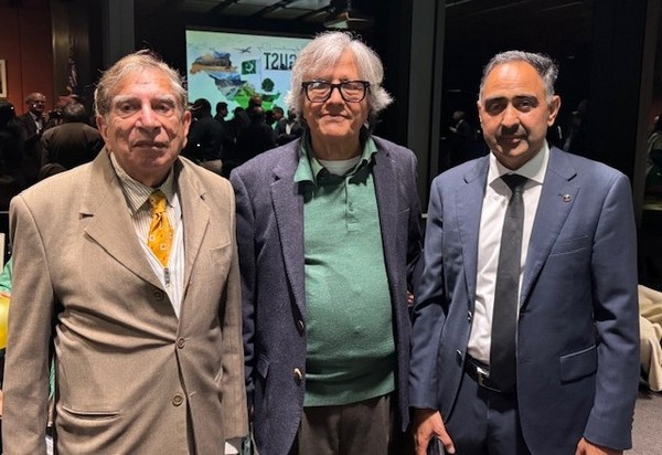 A group of men standing together

AI-generated content may be incorrect.