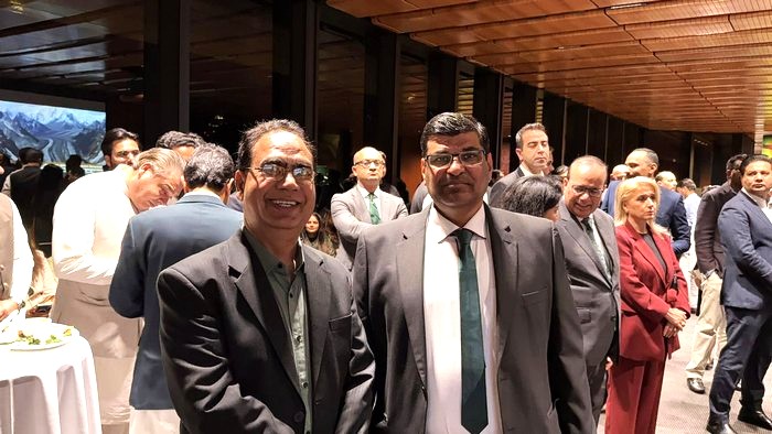 A group of men in suits

AI-generated content may be incorrect.