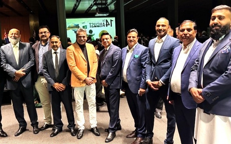 A group of men in suits

AI-generated content may be incorrect.