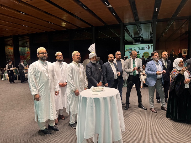 A group of men standing in a line

AI-generated content may be incorrect.