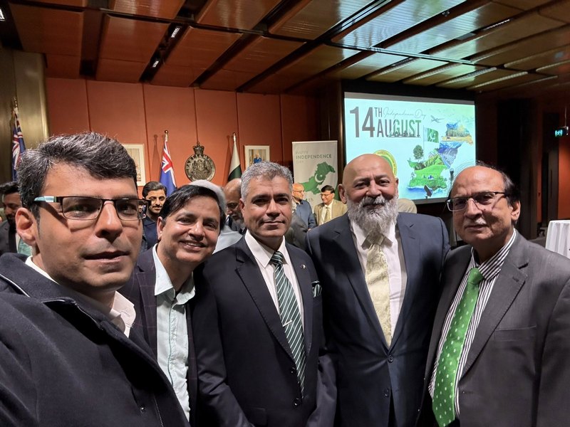 A group of men in suits

AI-generated content may be incorrect.