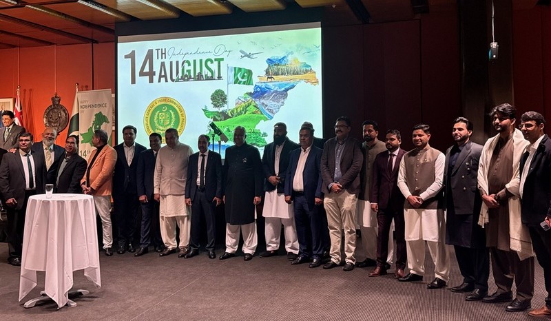 A group of men standing in a row

AI-generated content may be incorrect.