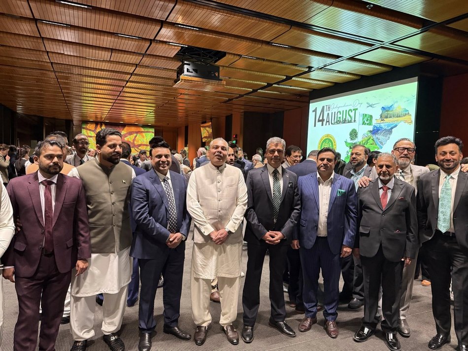 A group of men standing in a room

AI-generated content may be incorrect.