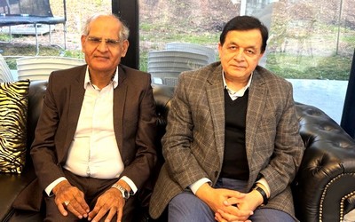 A couple of men sitting in a chair

AI-generated content may be incorrect.