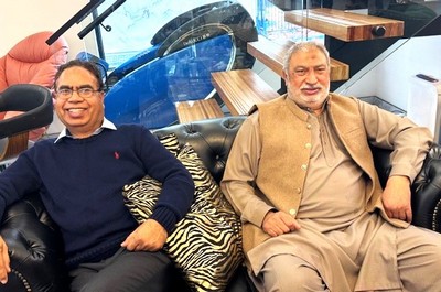 Two men sitting on a couch

AI-generated content may be incorrect.