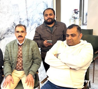 A group of men sitting in chairs

AI-generated content may be incorrect.