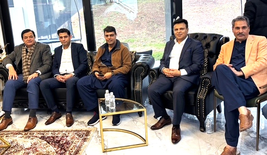 A group of men sitting in chairs

AI-generated content may be incorrect.