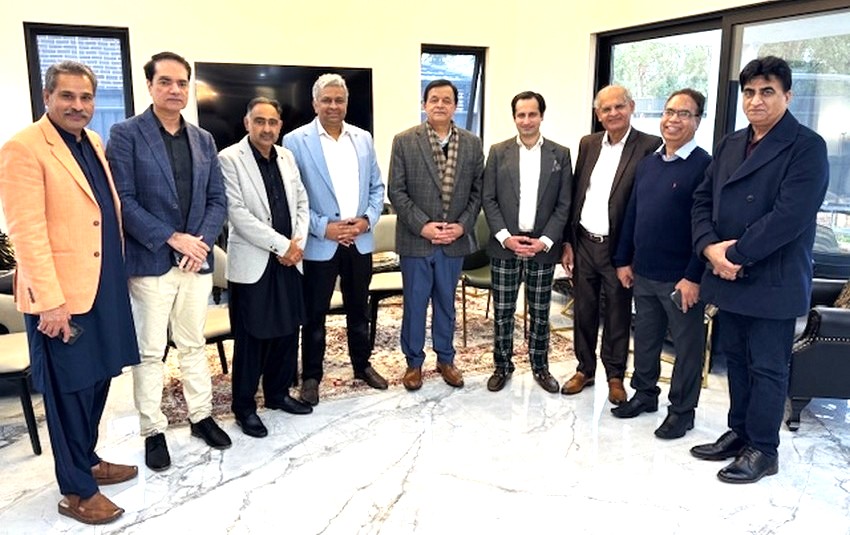 A group of men standing in a room

AI-generated content may be incorrect.