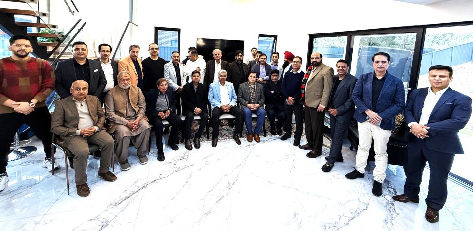 A group of people posing for a photo

AI-generated content may be incorrect.