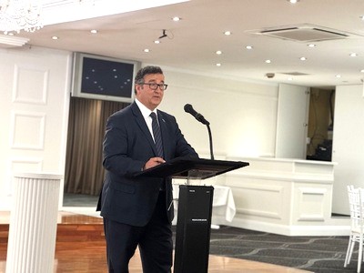 A person standing at a podium

AI-generated content may be incorrect.