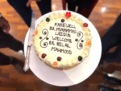 A cake with writing on it

AI-generated content may be incorrect.