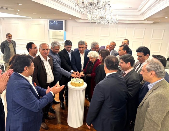 A group of people around a cake

AI-generated content may be incorrect.