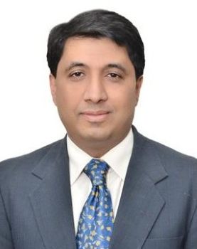 A person in a suit and tie

AI-generated content may be incorrect.