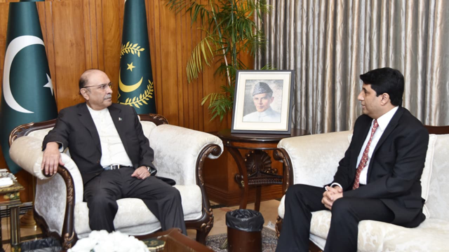 A group of men sitting in chairs

AI-generated content may be incorrect.