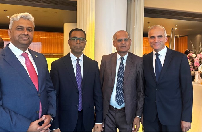 A group of men in suits

AI-generated content may be incorrect.