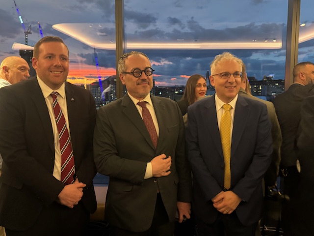 A group of men in suits

AI-generated content may be incorrect.