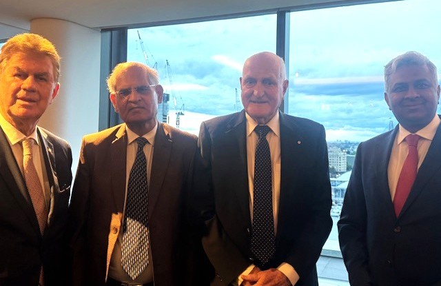 A group of men in suits

AI-generated content may be incorrect.