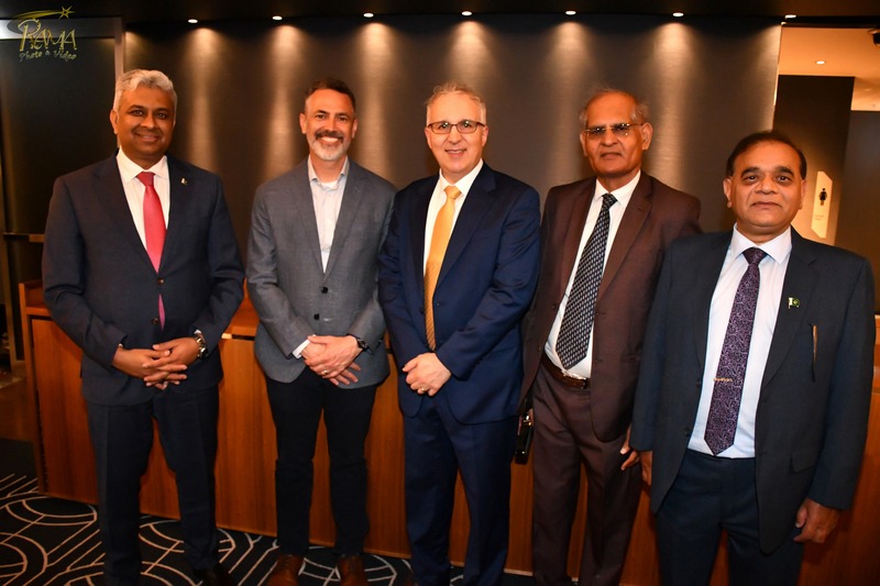 A group of men in suits

AI-generated content may be incorrect.