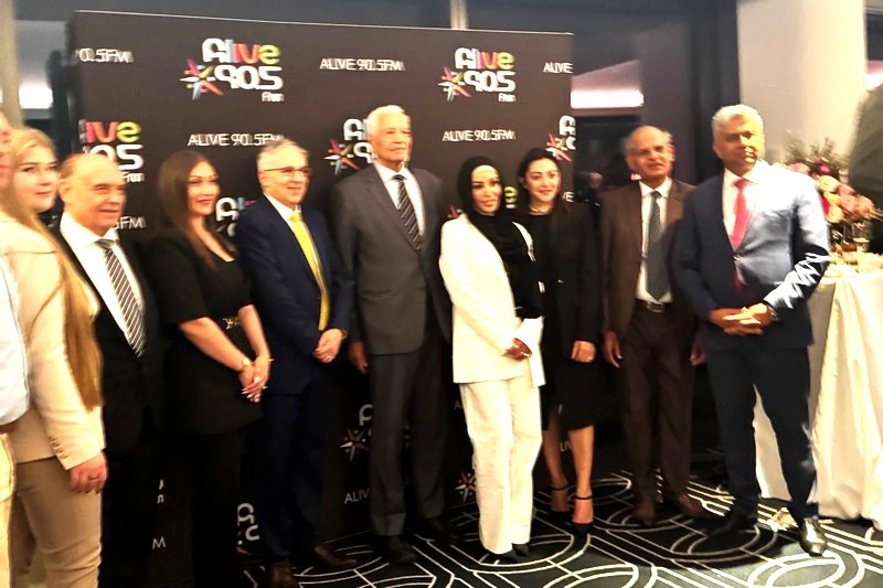 A group of people standing together

AI-generated content may be incorrect.