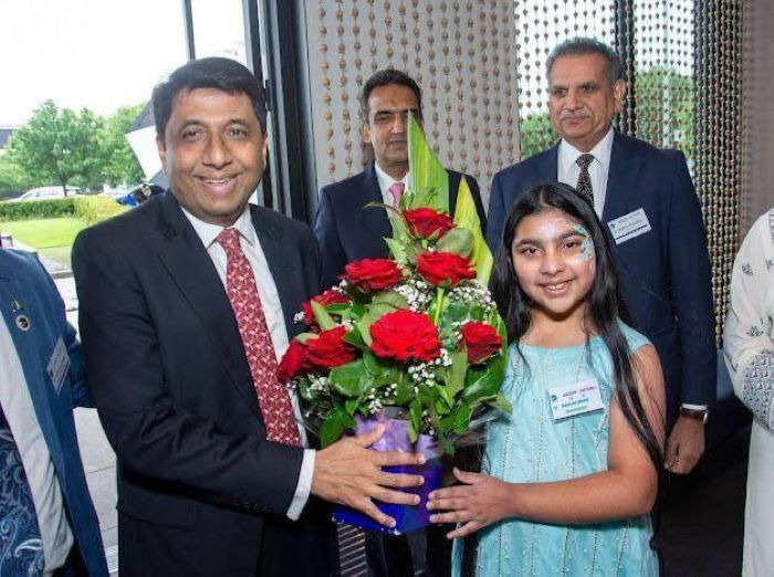 A person holding a bouquet of flowers

AI-generated content may be incorrect.