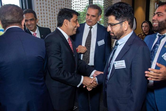 A group of men shaking hands

AI-generated content may be incorrect.