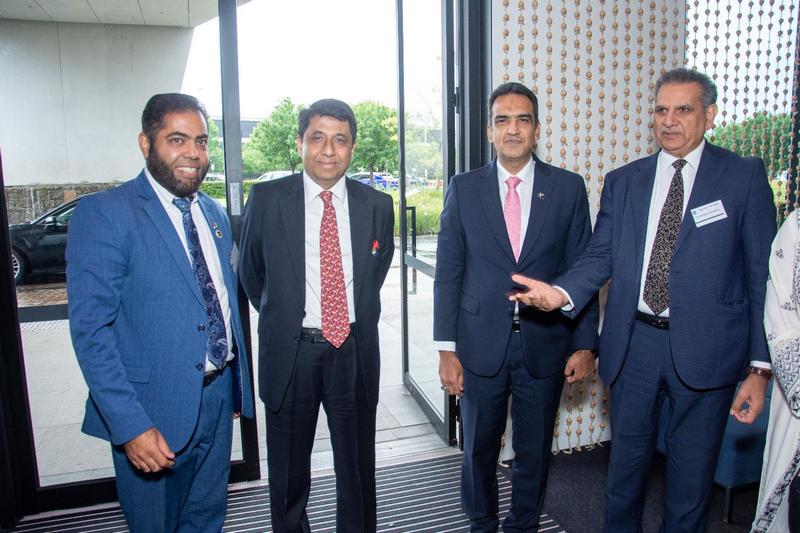 A group of men in suits

AI-generated content may be incorrect.