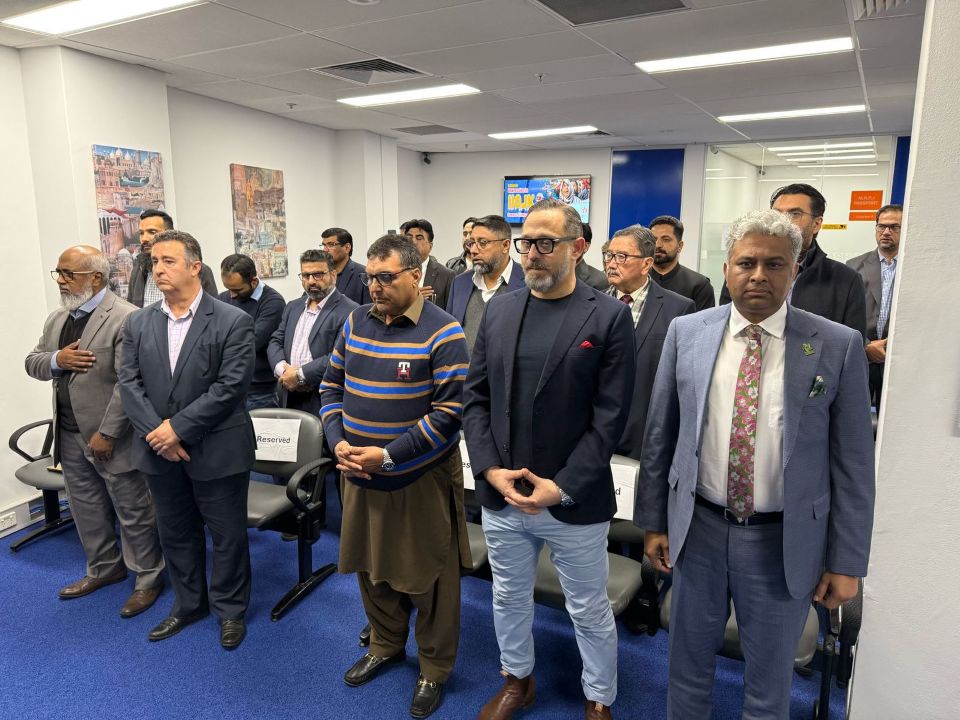 A group of men standing in a room

AI-generated content may be incorrect.