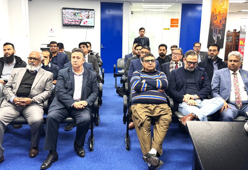 A group of people sitting in chairs

AI-generated content may be incorrect.