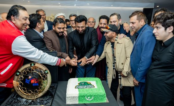 A group of men around a cake

AI-generated content may be incorrect.