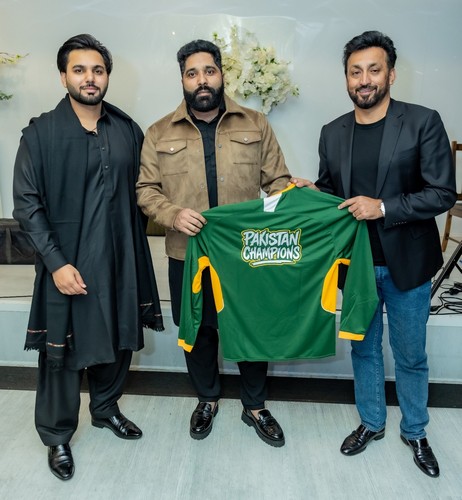 A group of men holding a green and yellow shirt

AI-generated content may be incorrect.