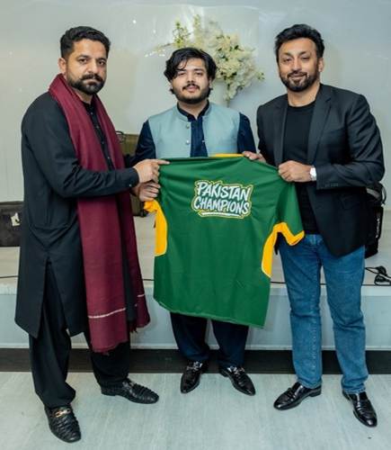 A group of men holding a green and yellow shirt

AI-generated content may be incorrect.