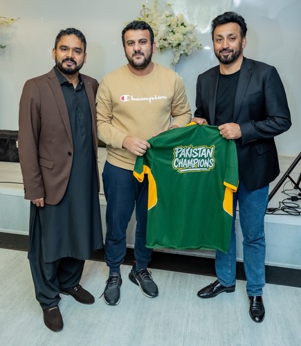 A group of men posing for a picture

AI-generated content may be incorrect.