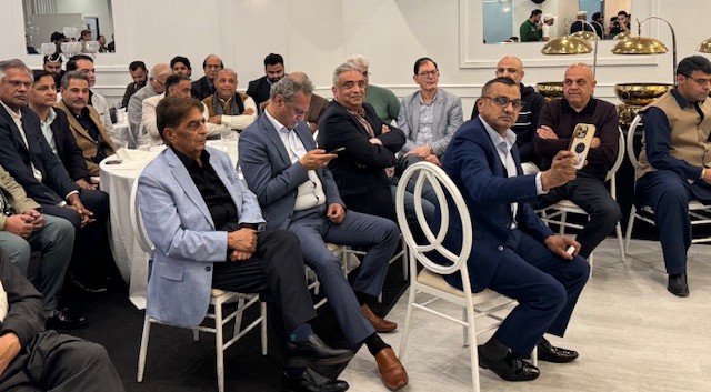 A group of people sitting in chairs

AI-generated content may be incorrect.