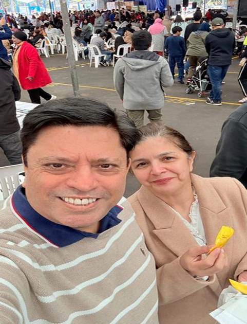 A person and person taking a selfie

AI-generated content may be incorrect.