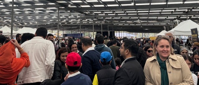 A group of people in a room

AI-generated content may be incorrect.