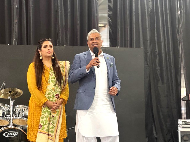 A person and person standing on a stage

AI-generated content may be incorrect.