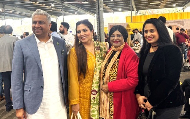 A group of people standing together

AI-generated content may be incorrect.